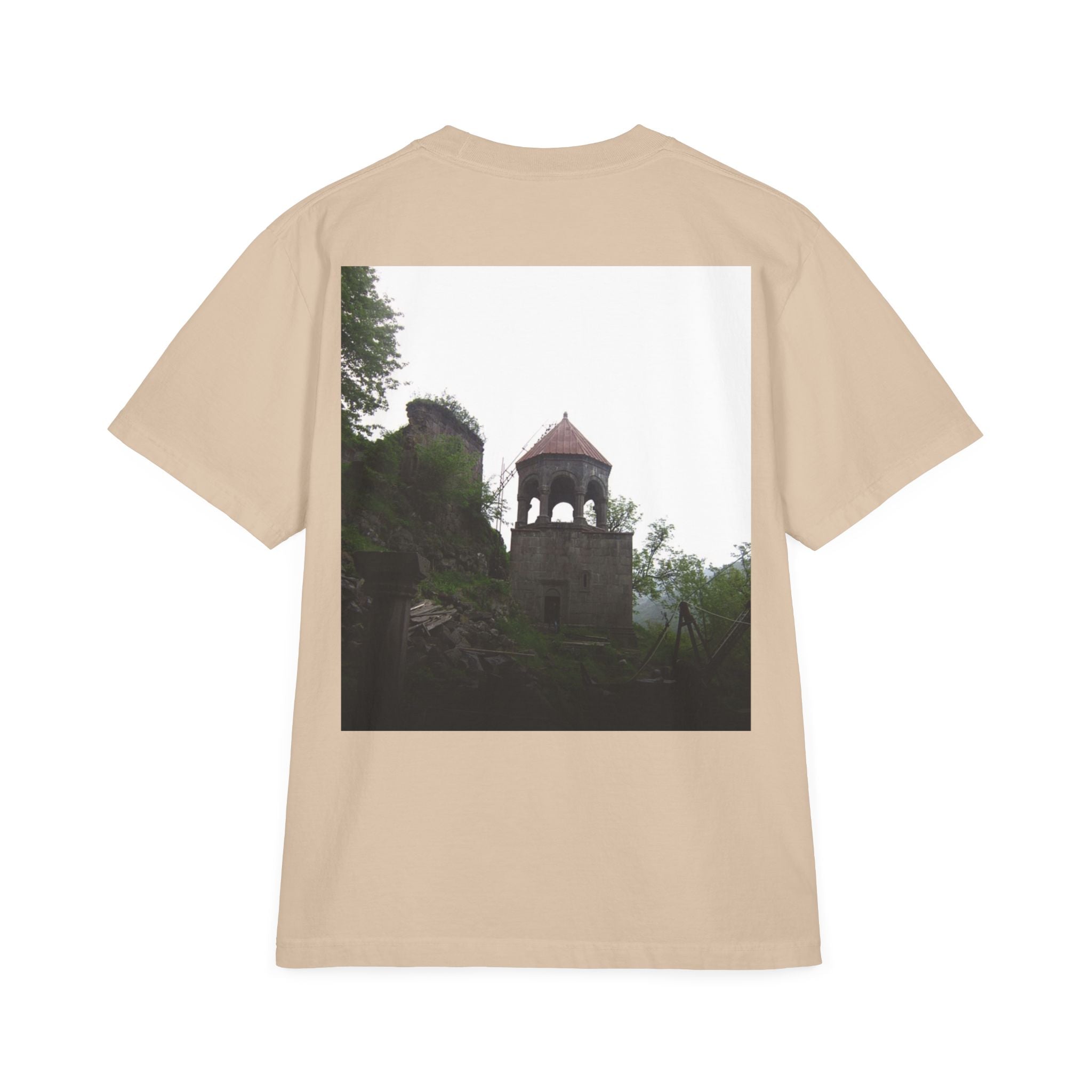 Vintage Castle Photo Graphic T-Shirt — Պահպանիր քո ինքնությունը