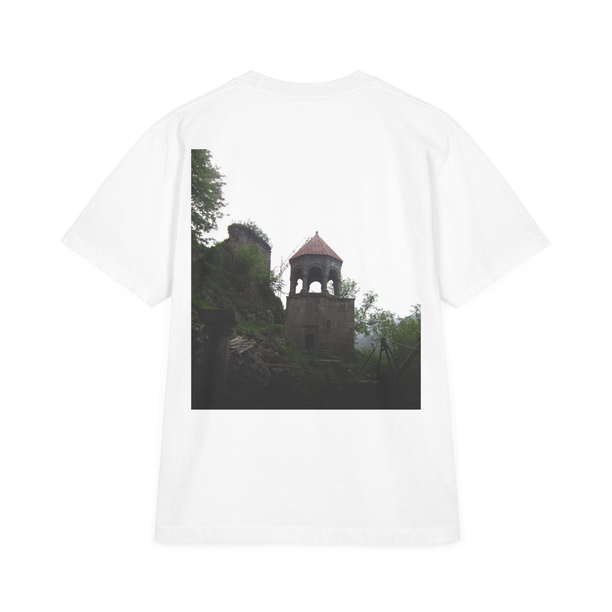 Vintage Castle Photo Graphic T-Shirt — Պահպանիր քո ինքնությունը